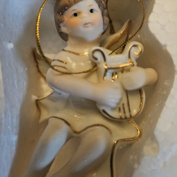 NEW, In Original Box, 4 Musical Cherub Christmas Tree Ornaments. - Picture 5 of 11